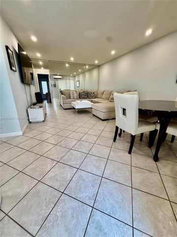 800 SW 11th Ave 19A, Hallandale Beach, FL 33009