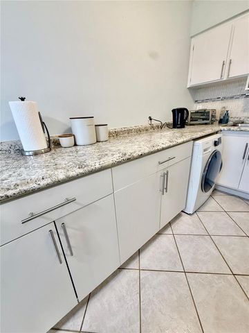 800 SW 11th Ave 19A, Hallandale Beach, FL 33009