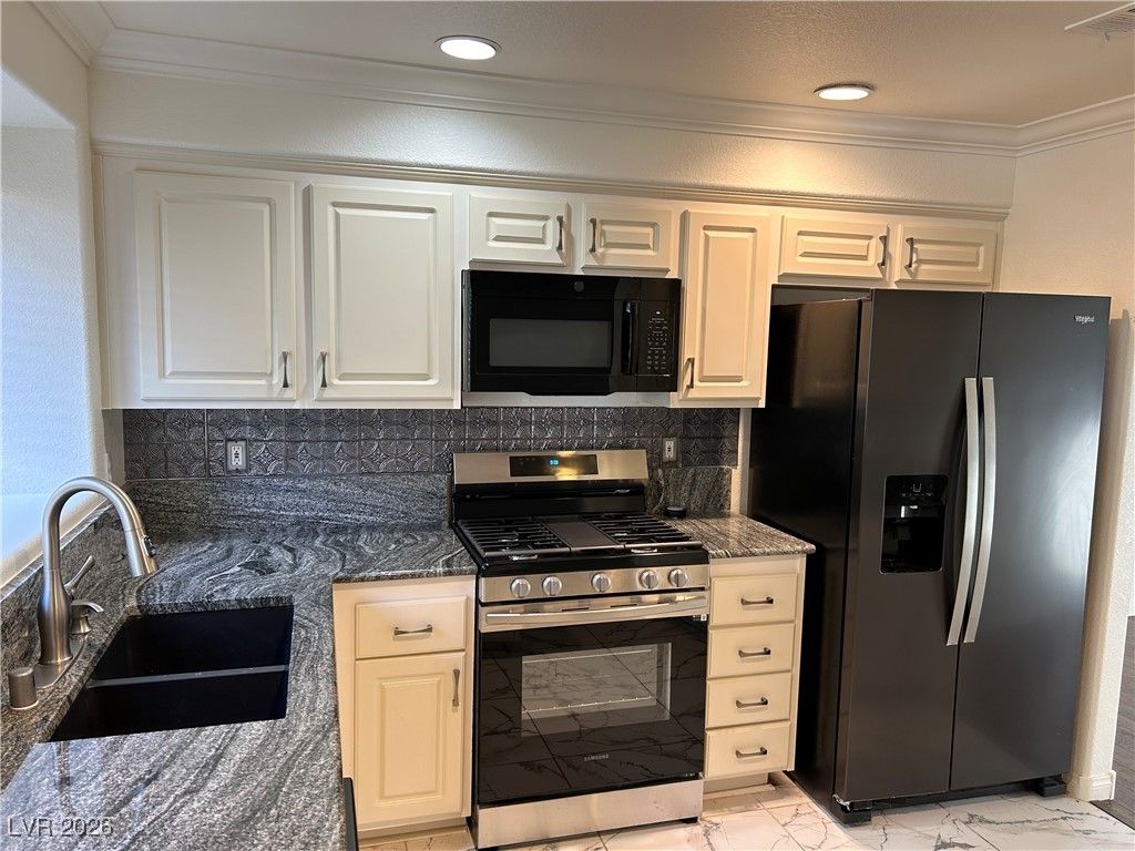 Image 8 of property listing at 5148 Forest Oaks Drive, Las Vegas, NV 89149