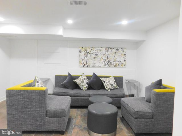 24 53RD PL SE, Washington, DC 20019