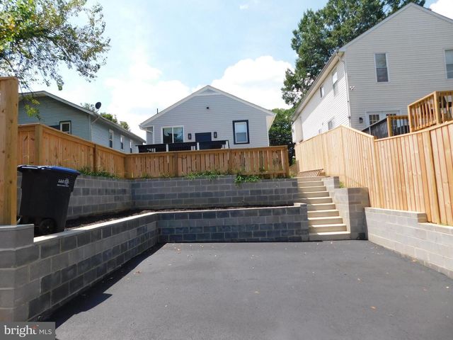 24 53RD PL SE, Washington, DC 20019