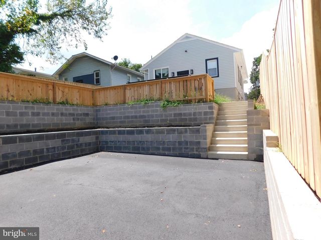 24 53RD PL SE, Washington, DC 20019