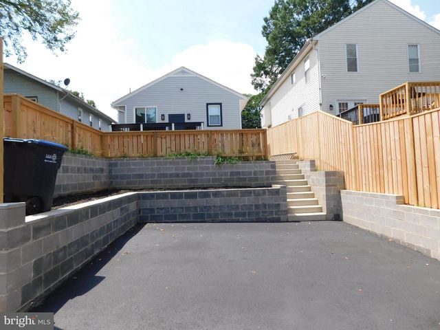 24 53RD PL SE, Washington, DC 20019
