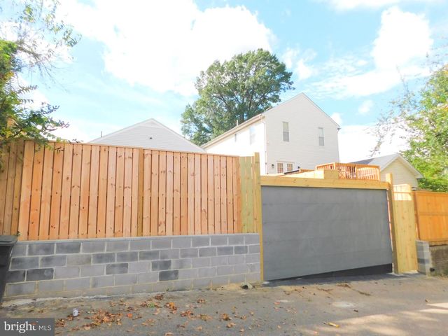 24 53RD PL SE, Washington, DC 20019