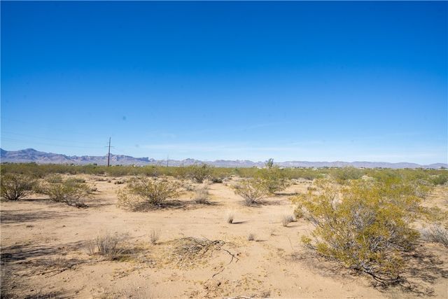 0000 Maverick Road, Golden Valley, AZ 86413