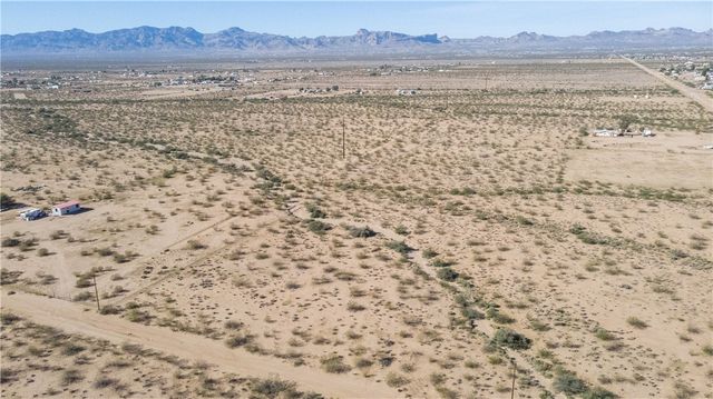 0000 Maverick Road, Golden Valley, AZ 86413