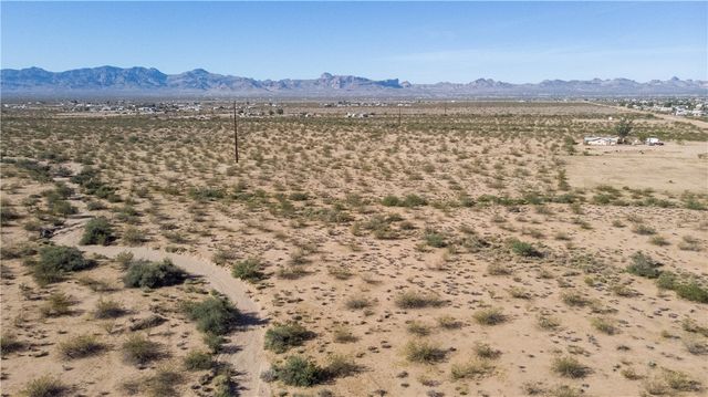 0000 Maverick Road, Golden Valley, AZ 86413