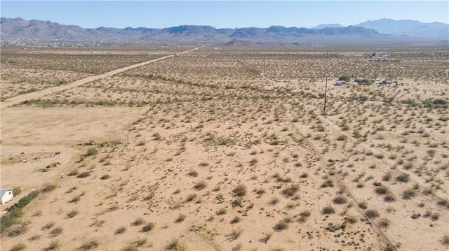 0000 Maverick Road, Golden Valley, AZ 86413