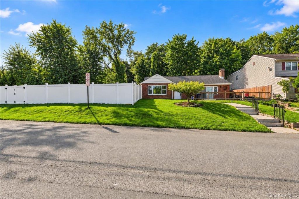 19 Cottage Avenue, Newburgh, NY 12550 — photo 2
