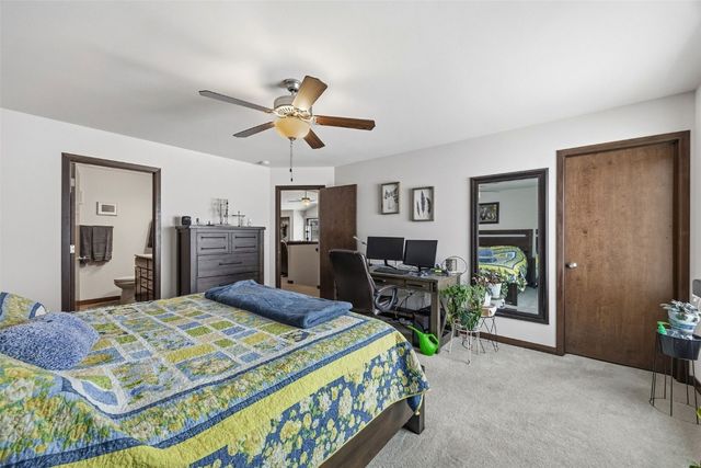 4420 Calder Dr, Marion, IA 52302