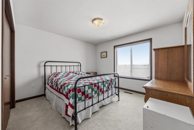 4420 Calder Dr, Marion, IA 52302