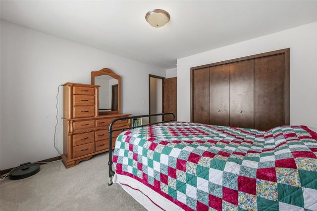 4420 Calder Dr, Marion, IA 52302