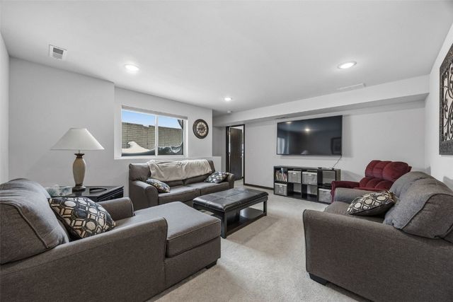 4420 Calder Dr, Marion, IA 52302