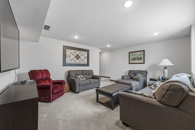 4420 Calder Dr, Marion, IA 52302