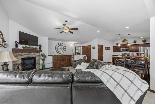 4420 Calder Dr, Marion, IA 52302