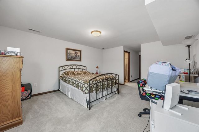 4420 Calder Dr, Marion, IA 52302