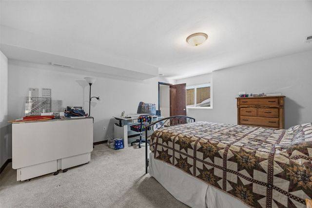 4420 Calder Dr, Marion, IA 52302