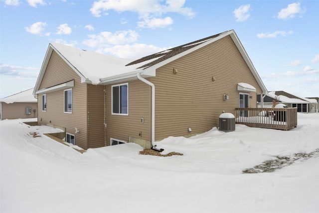 4420 Calder Dr, Marion, IA 52302