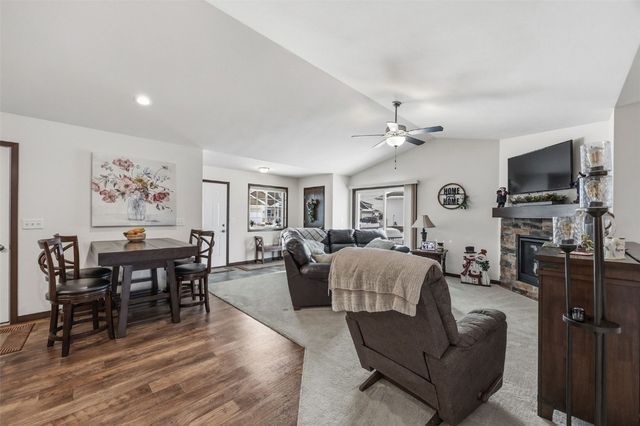 4420 Calder Dr, Marion, IA 52302