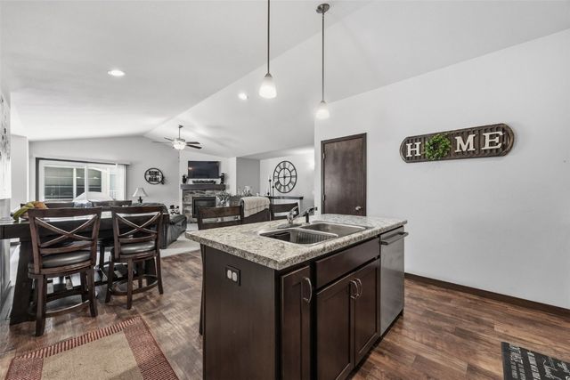 4420 Calder Dr, Marion, IA 52302