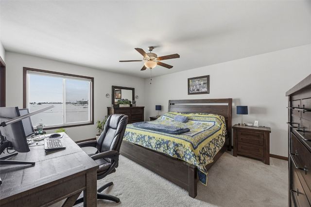 4420 Calder Dr, Marion, IA 52302