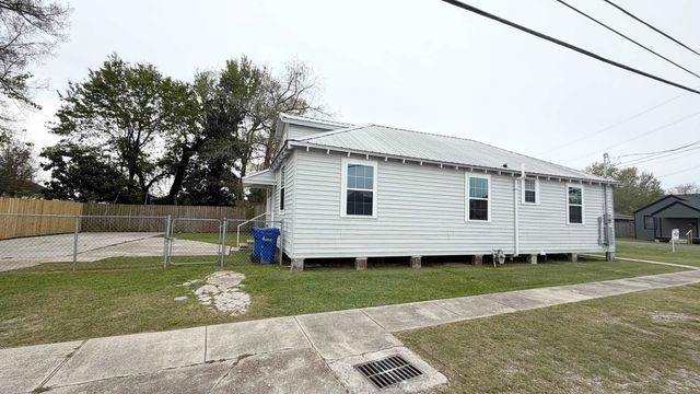 1015 Lafourche Drive, Thibodaux, LA 70301