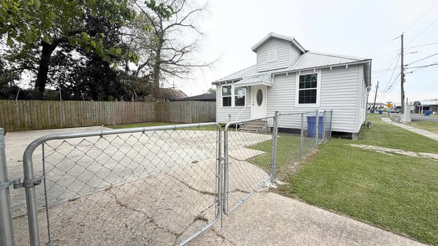 1015 Lafourche Drive, Thibodaux, LA 70301
