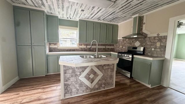 1015 Lafourche Drive, Thibodaux, LA 70301