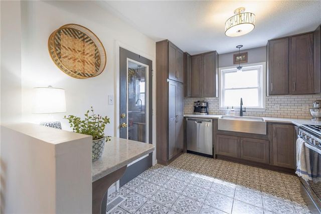 8601 W 69th Street, Overland Park, KS 66204