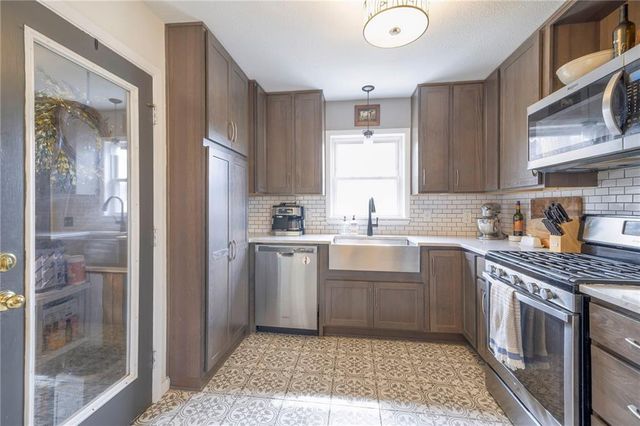 8601 W 69th Street, Overland Park, KS 66204