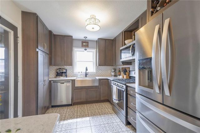 8601 W 69th Street, Overland Park, KS 66204