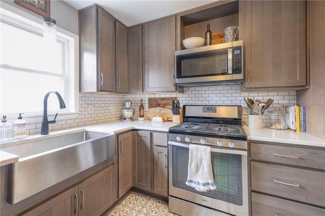 8601 W 69th Street, Overland Park, KS 66204