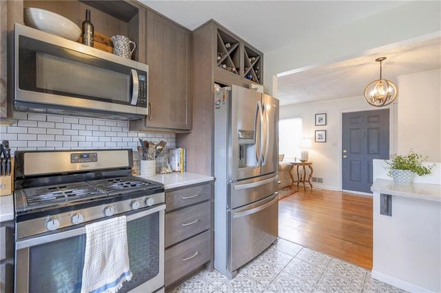 8601 W 69th Street, Overland Park, KS 66204