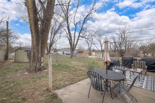 8601 W 69th Street, Overland Park, KS 66204