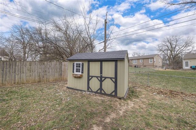 8601 W 69th Street, Overland Park, KS 66204