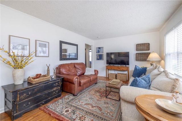 8601 W 69th Street, Overland Park, KS 66204