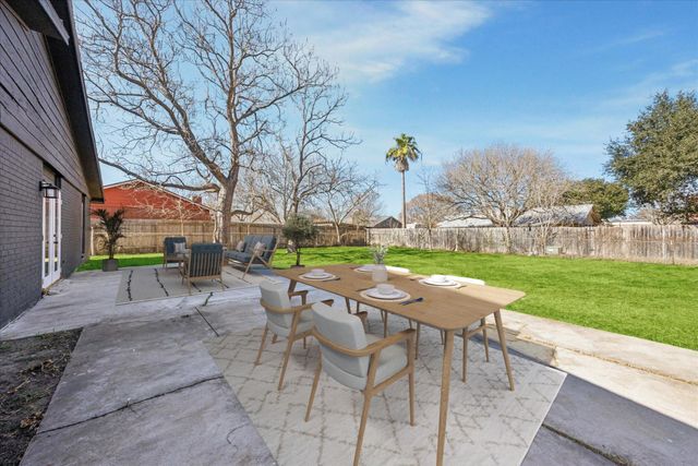 1005 Bowie ST, Lockhart, TX 78644