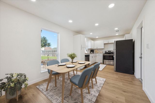 1005 Bowie ST, Lockhart, TX 78644