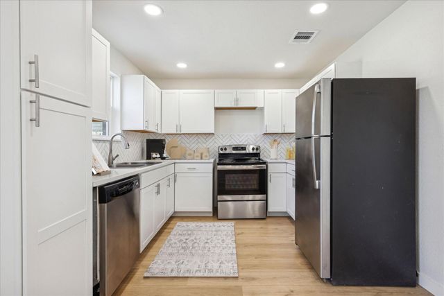 1005 Bowie ST, Lockhart, TX 78644