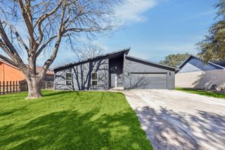 1005 Bowie ST, Lockhart, TX 78644