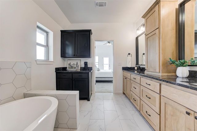 4533 Maple Ridge Drive, Edmond, OK 73034