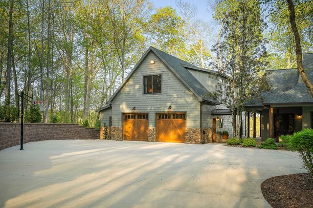 685 Young Green Rd, Smithville, TN 37166