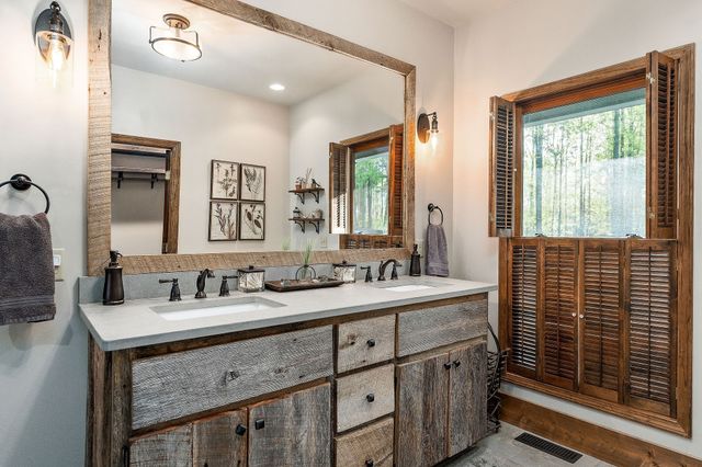 685 Young Green Rd, Smithville, TN 37166