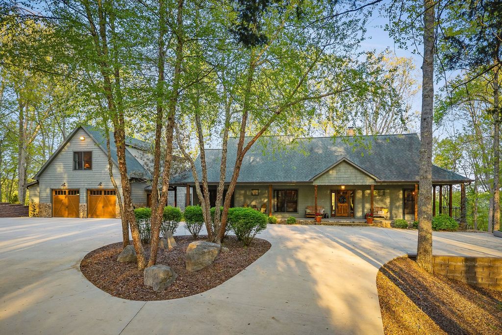 685 Young Green Rd, Smithville, TN 37166