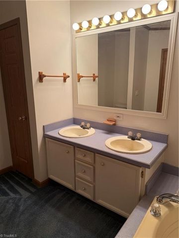 1095 Sechrist Loop, Pilot Mountain, NC 27041