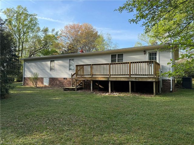 1095 Sechrist Loop, Pilot Mountain, NC 27041