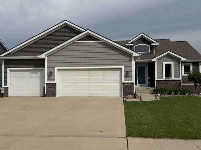 1245 Veterans Memorial Drive, Carlisle, IA 50047