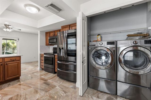 327 N CERVIDAE DRIVE, Apopka, FL 32703