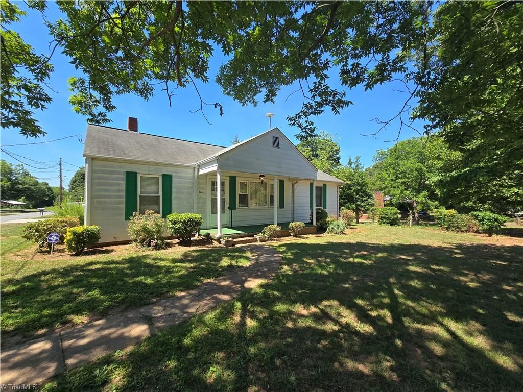 1301 W 5th Avenue, Lexington, NC 27295