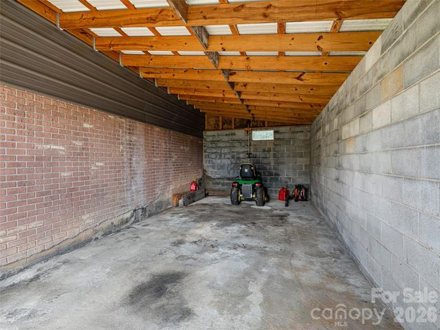 84 Candlelight Circle, Clyde, NC 28721